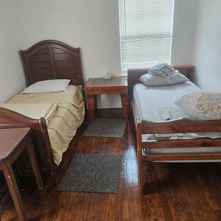 Reststop Hostel Хюстън Екстериор снимка